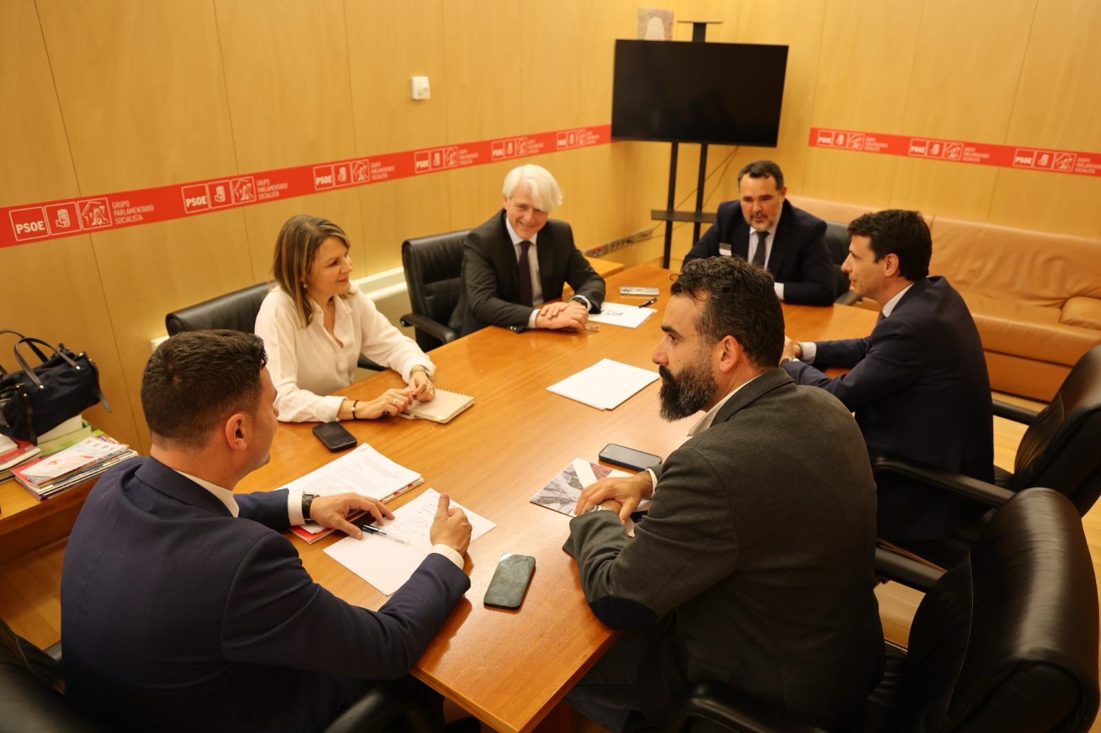 El Grup Socialista es compromet amb l´Advocacia a tramitar la llei de la passarel·la per als mutualistes amb la màxima urgència